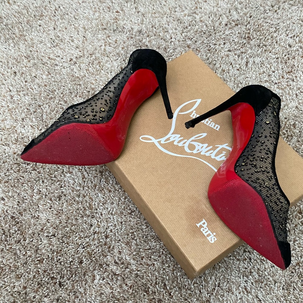 Size 39 loubs